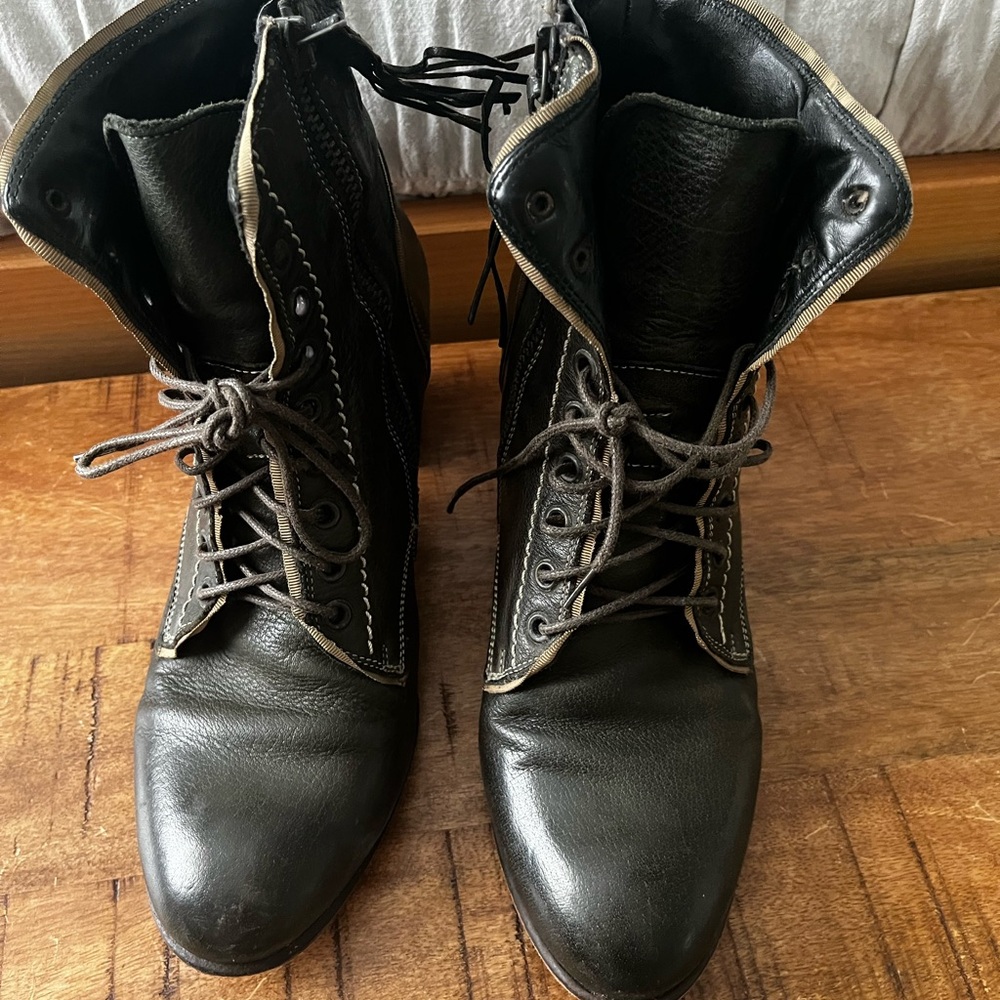 Elegant Green Leather Ankle Boots